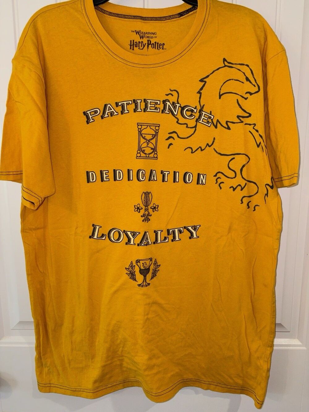 Universal Studios Wizarding World Harry Potter Hufflepuff Attribute T Shirt XL